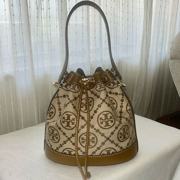 Tory Burch T monogram bucket bag - Picture 5 of 12